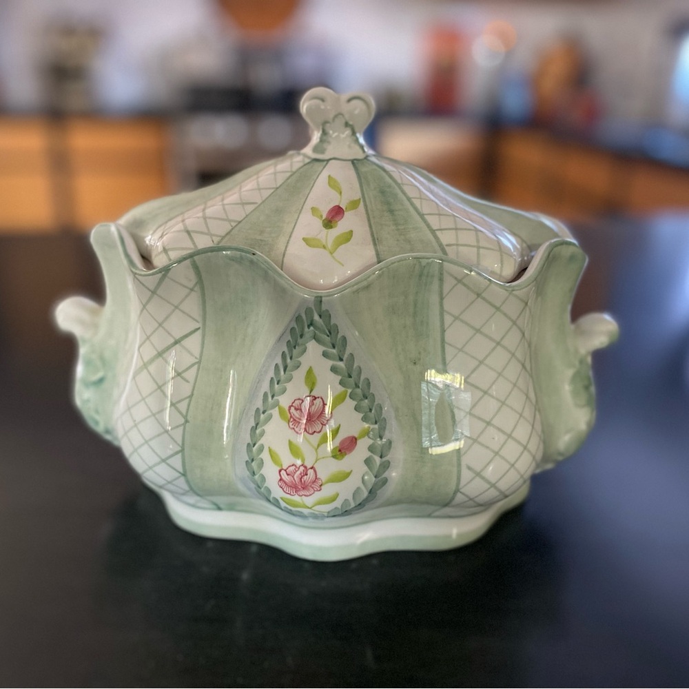 Vintage Italian scalloped serving bowl.